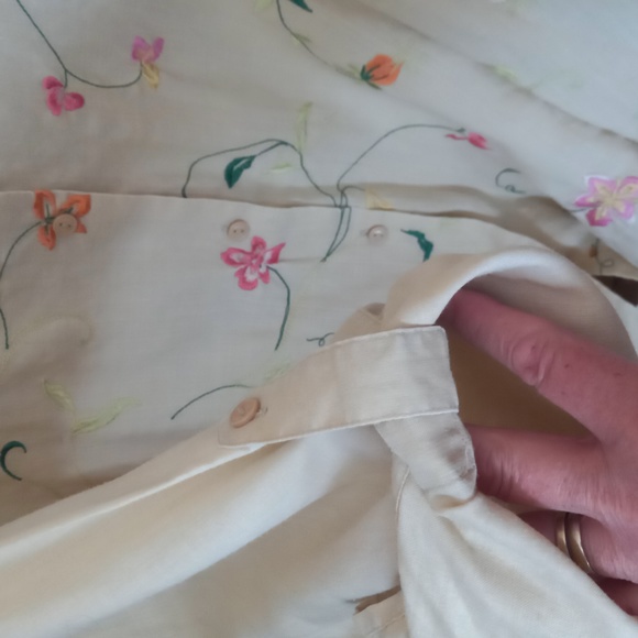 Allison Taylor linen blouse - Picture 4 of 8